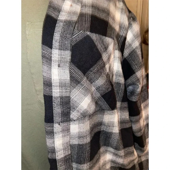 Wild Fable Women's M Black Plaid Flannel Button-Up Shirt Casual - Picture 4 of 7